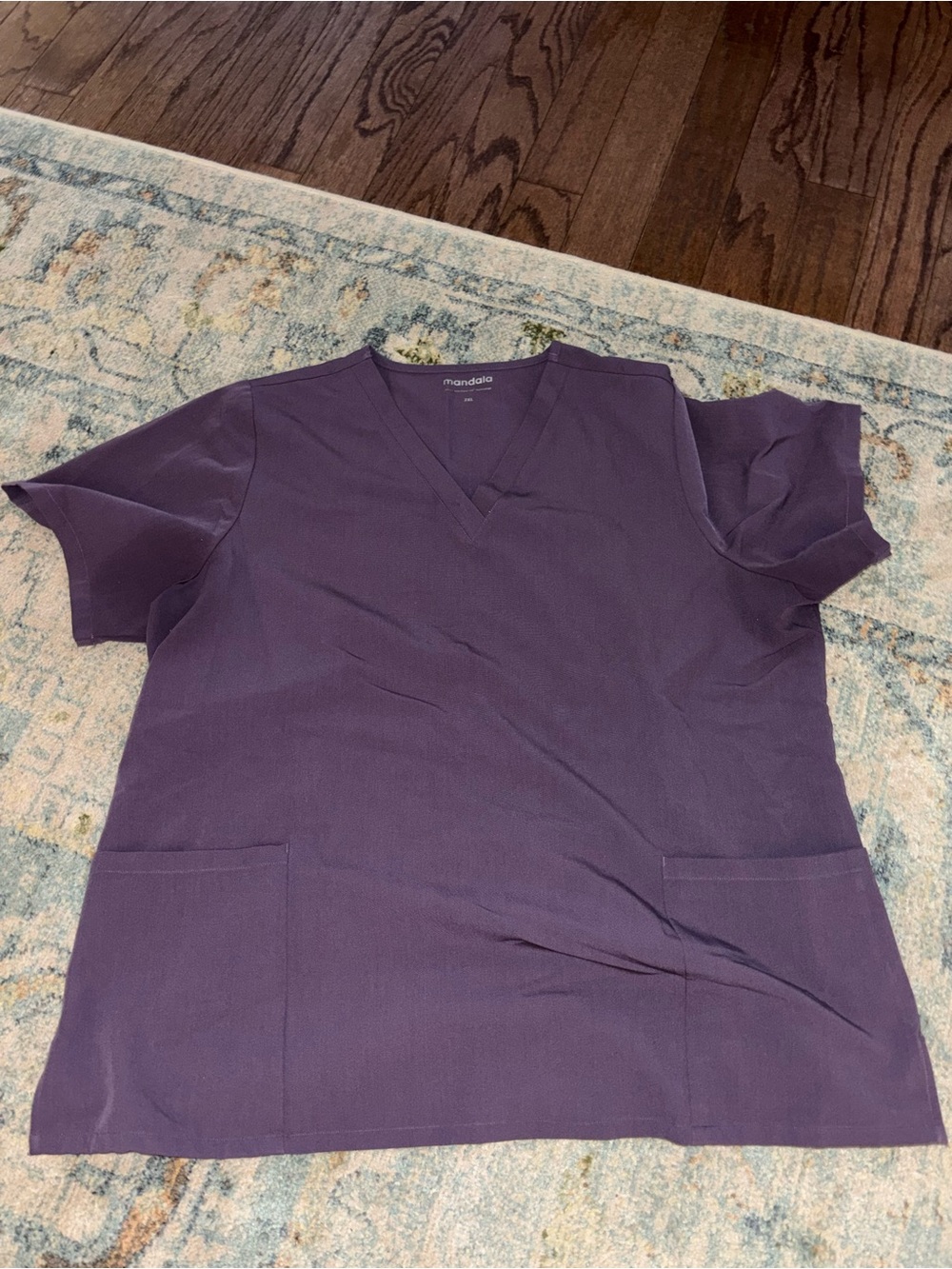Women’s 2 pocket scrub top
